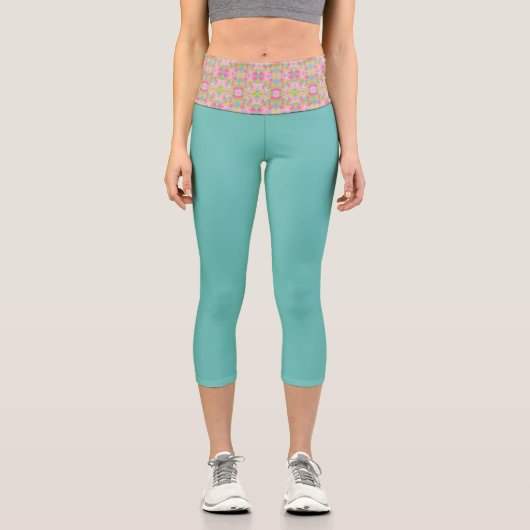 Bubblegum Pink Paint Spritzer Pattern Capri Leggings (Vorderseite)