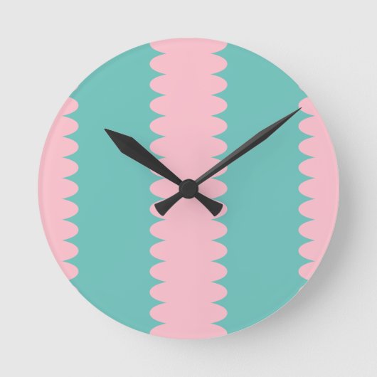 Bubblegum rosa und aquamarin, einzigartiges Muster Runde Wanduhr (Vorderseite)