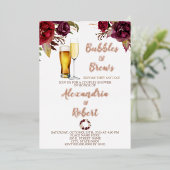 Bubbles & Brews Paare Polterabend Rose Gold Folieneinladung (Stehend vorne)
