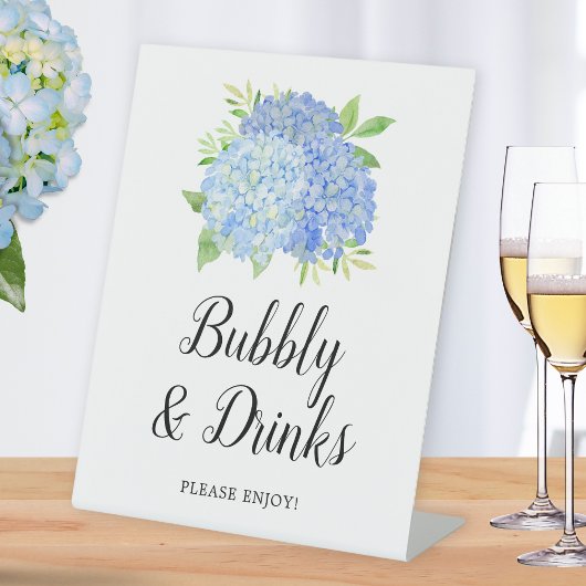 Bubbly & Drinks Brautparty Blue Hydrangea Bar Sockelschild
