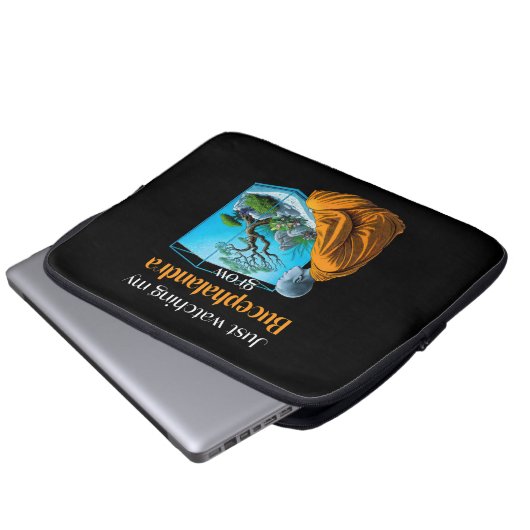 Bucephalandra Zen – A Meditative Aquascaping Laptopschutzhülle (Vorne Knopf)