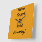 Buch über soziale Distanz Quadratische Wanduhr (Winkel)