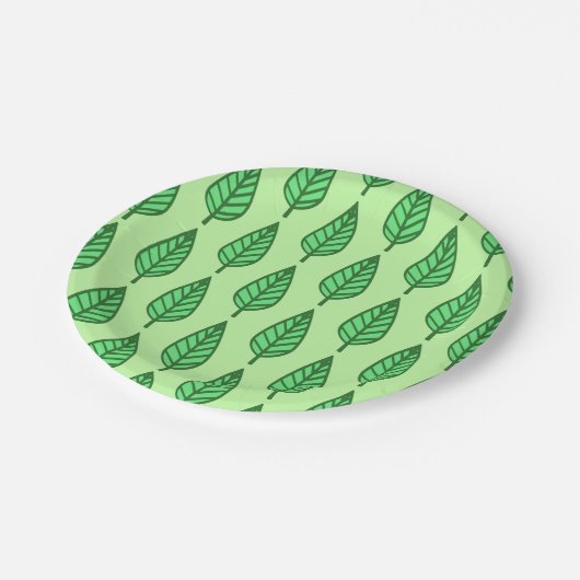 Buchenblattmuster - grüne Farbtöne Pappteller (Schrägansicht)