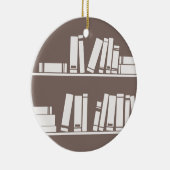 Bücher auf dem Regal für das Ablesen des Keramikornament (Rechts)