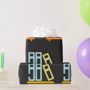 Bücher auf einem Regal Geschenkpapier