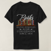 Bücher, die Introvertierten helfen, Gespräche zu v T-Shirt (Design vorne)