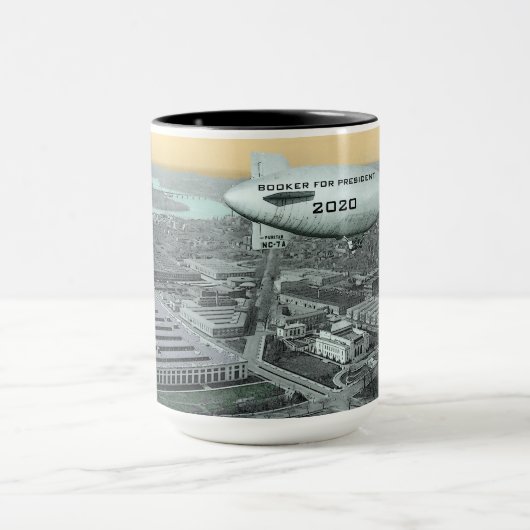 BÜCHER FÜR PRÄSIDENT 2020 COMIC TASSE BLIMP OVER D (Zentrum)