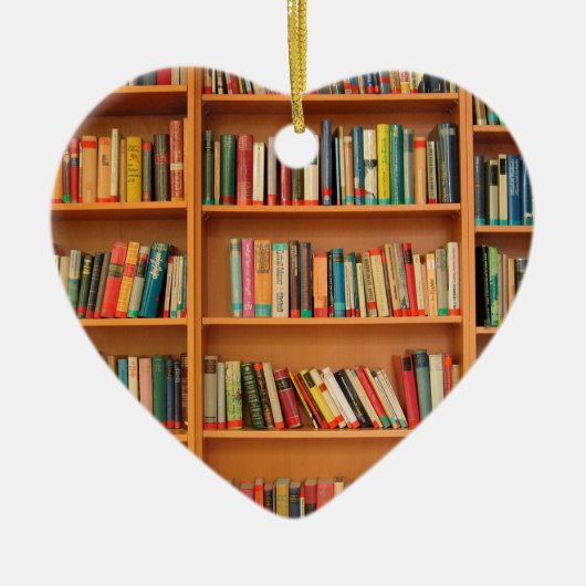 Bücher im Hintergrund der virtuellen Bibliothek Keramik Ornament (Vorne)