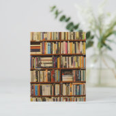 Bücher in der Bibliothek (Stehend Vorderseite)