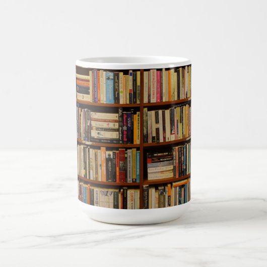 Bücher in der Bibliothek Kaffeetasse (Mittel)