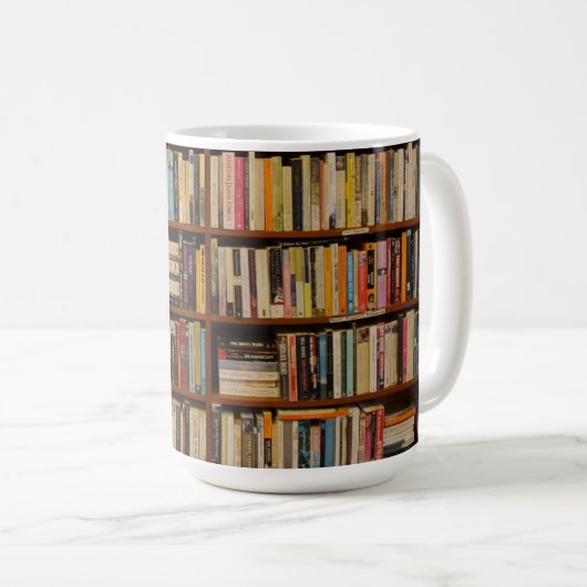 Bücher in der Bibliothek Kaffeetasse (VorderseiteRechts)