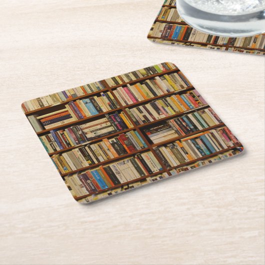 Bücher in der Bibliothek Rechteckiger Pappuntersetzer (angewinkelt)