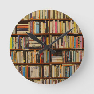 Bücher in der Bibliothek Runde Wanduhr