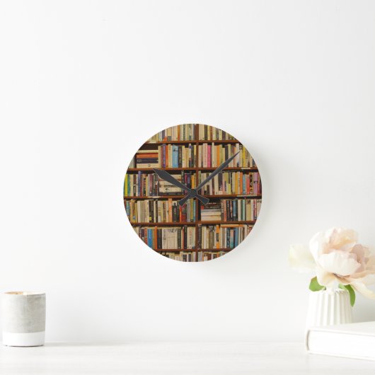 Bücher in der Bibliothek Runde Wanduhr (Zuhause)