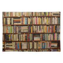 Bücher in einem Bibliotheksmuster