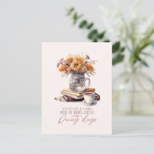 Bücher, Kaffee und Regentage Postkarte