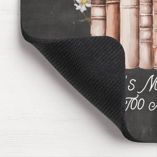 Bücher mit Blume und Zitat aus schwarzem Halbbrett Mousepad (Ecke)