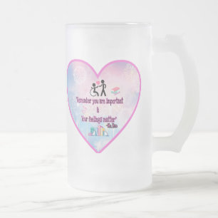 Bücher mit mattierter Tasse