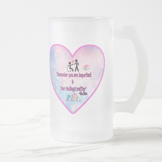 Bücher mit mattierter Tasse (Rechts)