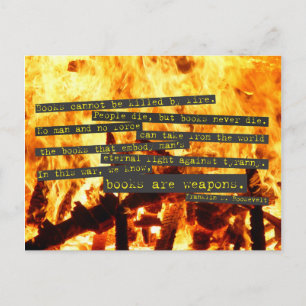Bücher sind Waffen Postkarte