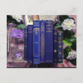Bücher und Blume (Kamelien) Postkarte (Vorderseite)