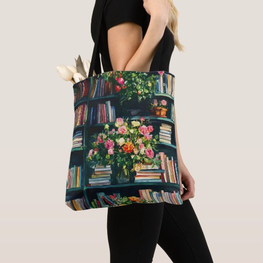 Bücher und Blumen auf dem Bücherregal Tasche (Von Nahem)