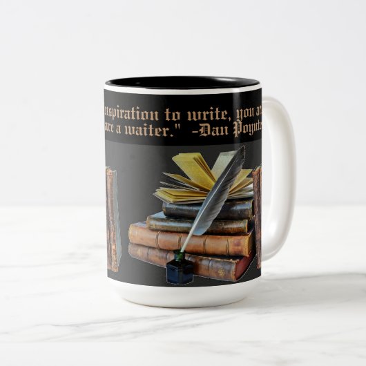 Bücher und Quill für Autoren Zweifarbige Tasse (VorderseiteRechts)