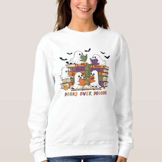 Bücher vor Boooos Niedlich Ghost Halloween Sweatshirt (Vorderseite)
