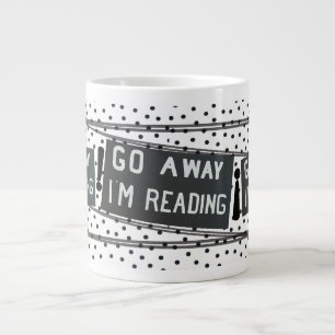 Bücherliebhaber Schwarz-Weiß-Tasse mit Spruch Jumbo-Tasse