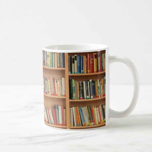 Bücherregalhintergrund Kaffeetasse (Rechts)