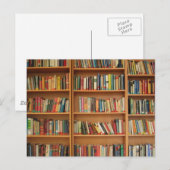 Bücherregalhintergrund Postkarte (Vorne/Hinten)