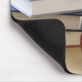 Bücherstapel, Apfel und Schulschreibtisch Mousepad (Ecke)