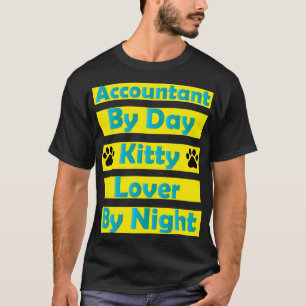 Buchhalter nach Tag und Kätzchen nach Nacht T-Shirt