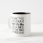 Buchhalter zu sein ist einfach. Es ist wie Reiten Zweifarbige Tasse (Vorderseite Links)