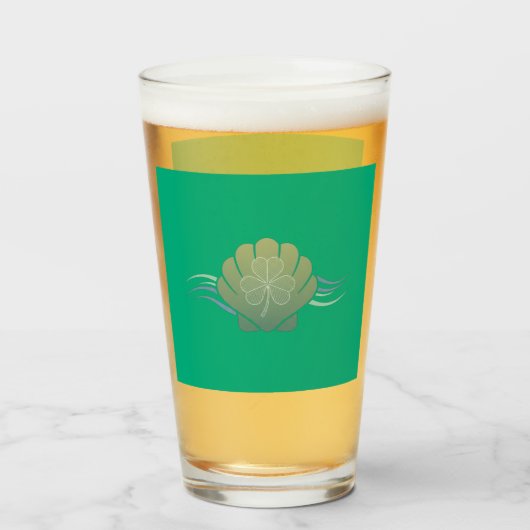 Buchstabe B Shamrock grünes Bierglas - St. Patrick Glas (Vorne (Gefüllt))