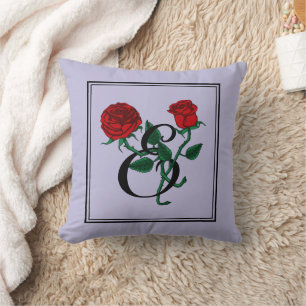 Buchstabe E Monogramm mit roten Rosen lila Kissen