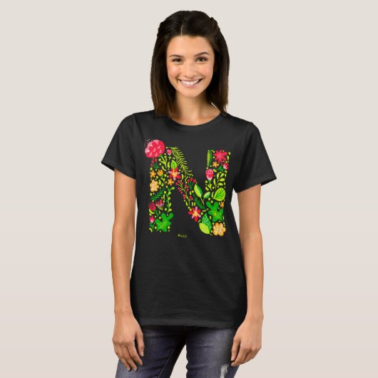 Buchstabe N im T - Shirt Blume (Vorne ganz)