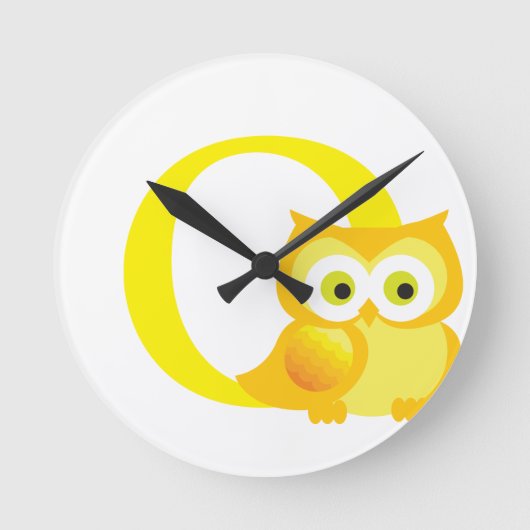 Buchstabe O Anfangslaufzeit Runde Wanduhr (Vorderseite)