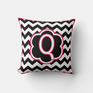 Buchstabe Q Schwarz-Weiß-Chevron-Monogramm Kissen