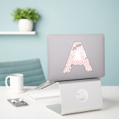 BUCHSTABEN AUS HERZEN AUFKLEBER (Laptop auf Schreibtisch)
