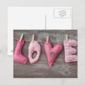 Buchstaben Liebe auf Holztischen Postkarte (Vorne/Hinten)