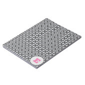 Buchstaben mit grauem und weißem Muster Notizblock (Linke Seite)