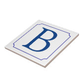 Buchstabenkachel. Blau auf Weiß mit Rahmen Fliese (Seite)