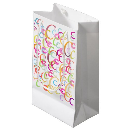 Buchstabenkonfetti "C" Kleine Geschenktüte (Vorderseite Schrägansicht)