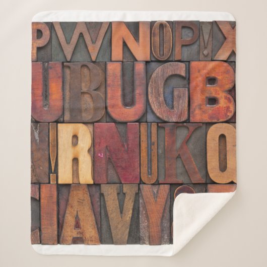 Buchstabenzufall - Vintages Buchstabenholz Sherpadecke (Vorderseite)
