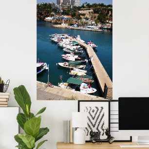 Bucht mit Kreuzfahrtschiffen in der Altstadt von A Poster