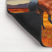 Bucht Pferd Galopp über die Prärie Mousepad (Ecke)