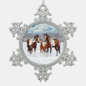 Bucht Pinto Paint Horns im Winter Schnee Schneeflocken Zinn-Ornament (Vorderseite)