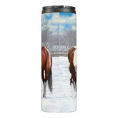 Bucht Pinto Paint Horns im Winter Schnee Thermosbecher (Rückseite)