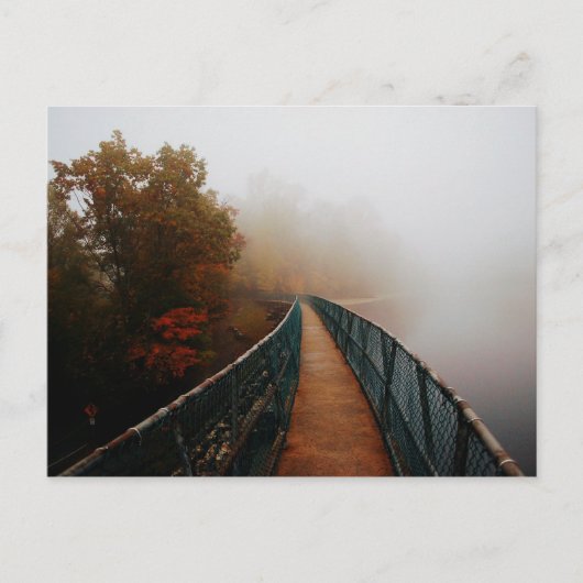 Buchten Bergdamm im Nebel Postkarte (Vorderseite)